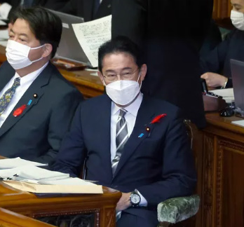 【コロナ】岸田首相「マスク着用のルール検討」世界はノーマスク